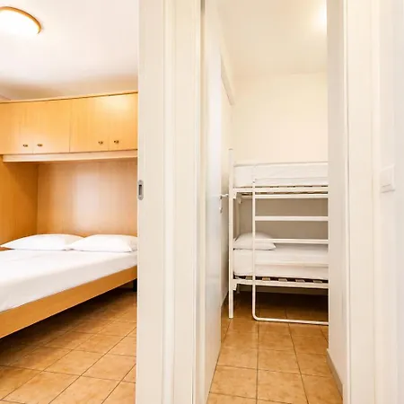 Columbia Apart Otel